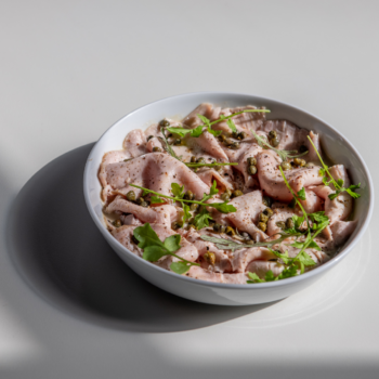 Produkt: vitello tonato (z soczystego udźca cielęcego z sosem tuńczykowym)