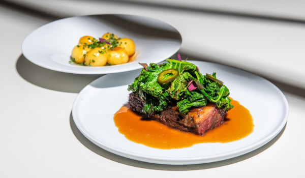 Wolno pieczone żebro wołowe